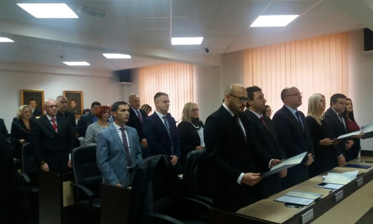 Zastupnici preuzeli mandate, pa prekinuli sjednicu