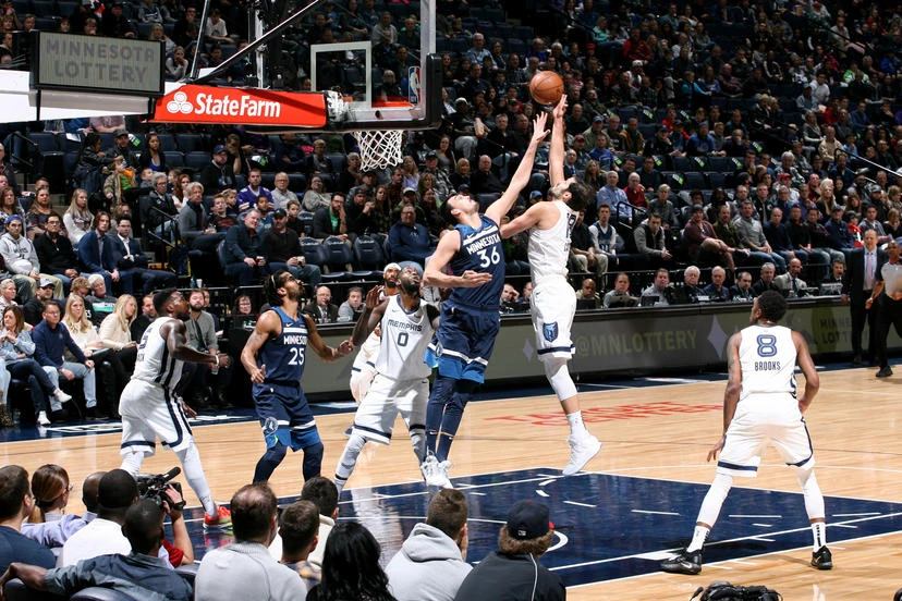 LeBron briljirao, Šarićevih 14 koševa u porazu