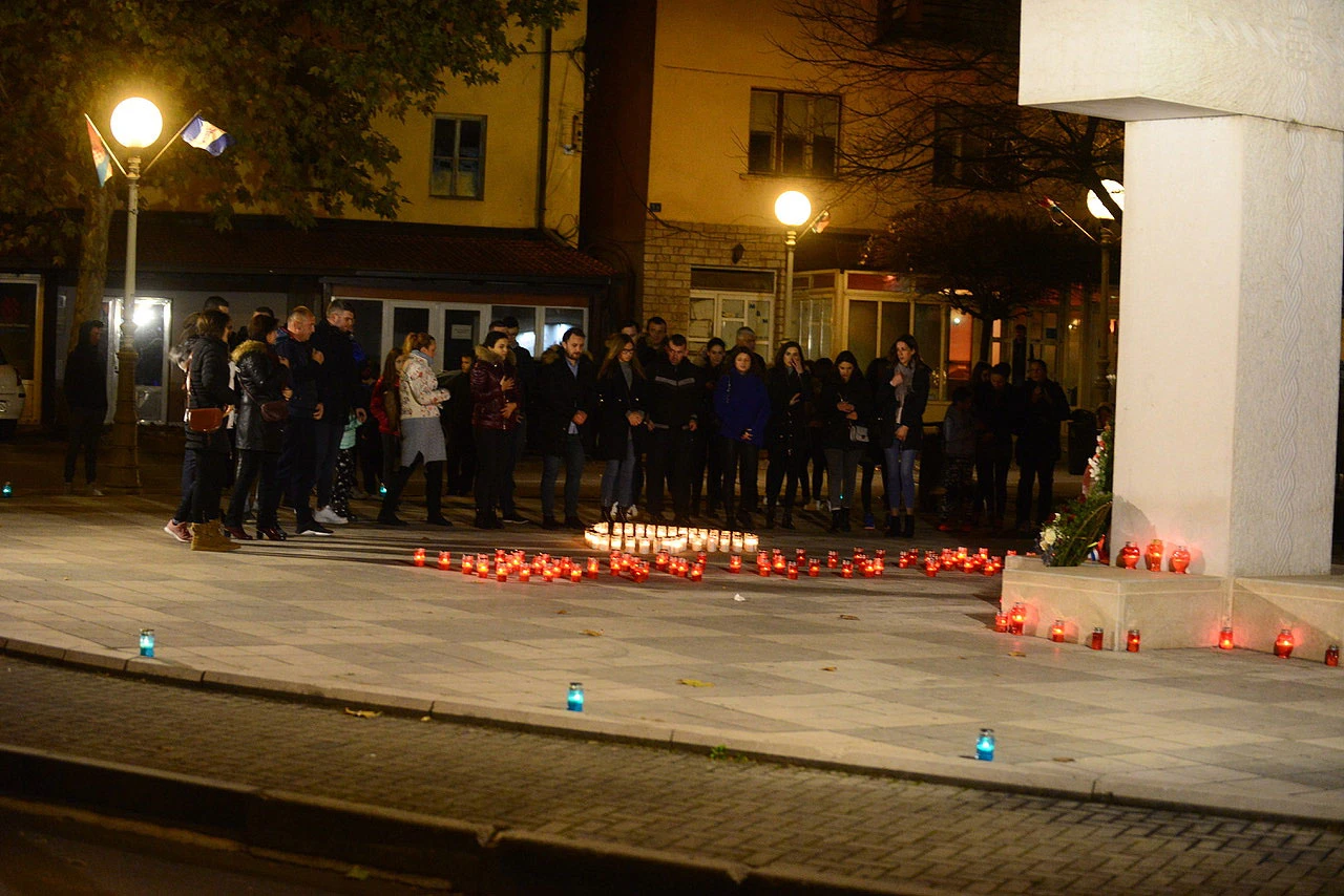 Svijeće i molitva u Širokom Brijegu za sve poginule branitelje i žrtve Domovinskog rata