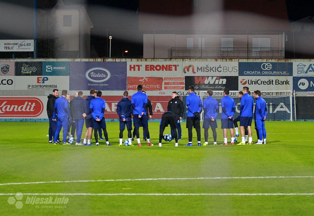 Nogometaši Dinama odradili trening na Pecari