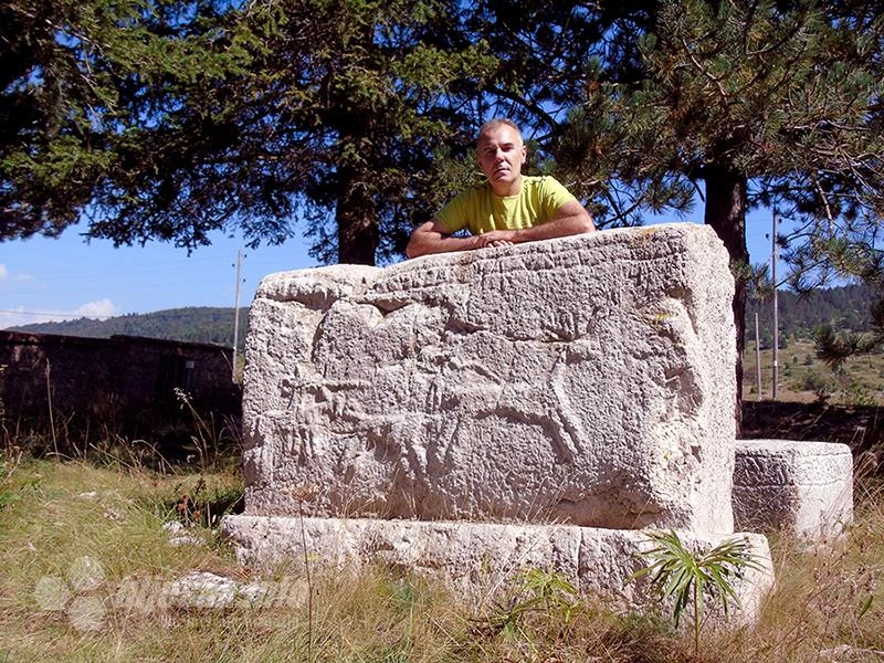 Blidinje, zeleni beskraj oplemenjen stećcima, jezerom i Divom