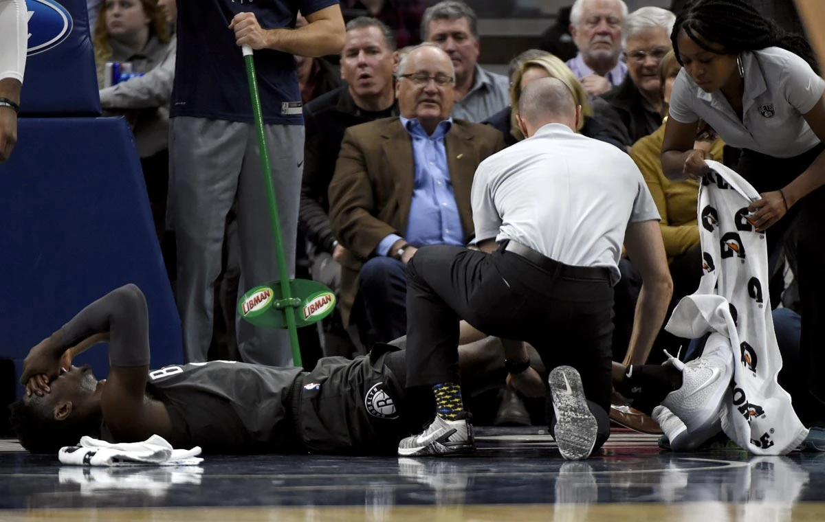 Pogledajte stravičan lom noge igrača Netsa, NBA zvijezde plakale na terenu