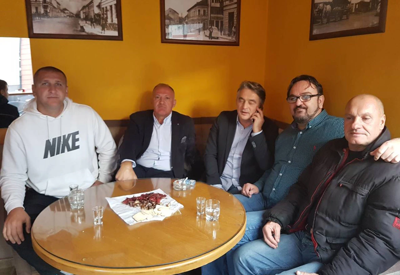 Stolnjak za Komšića Ž.