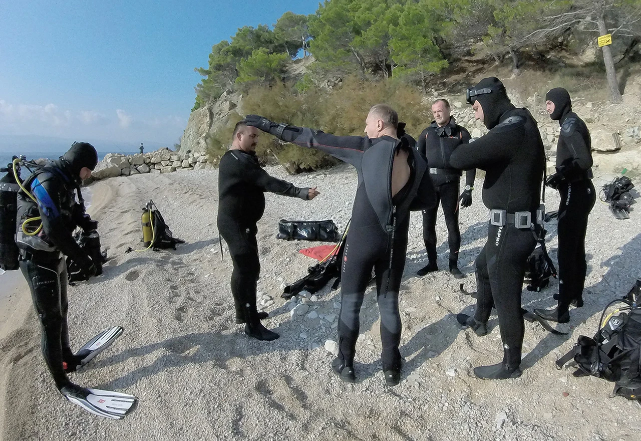 Mostarski ronioci završili tečaj podvodne navigacije