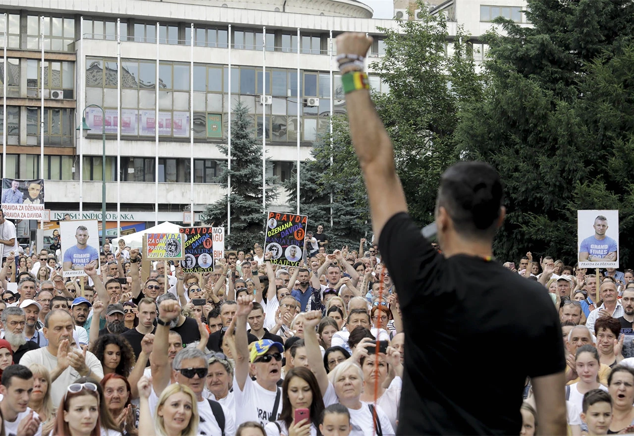 Samohrane majke zaposlene u institucijama RS kažnjene zbog podrške grupi Pravda za Davida