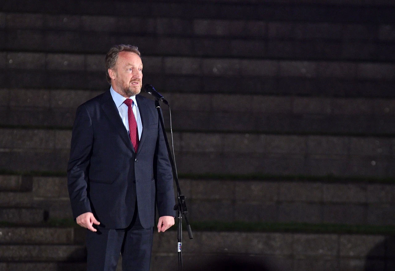Izetbegović u Parizu: U ratovima su svi gubili