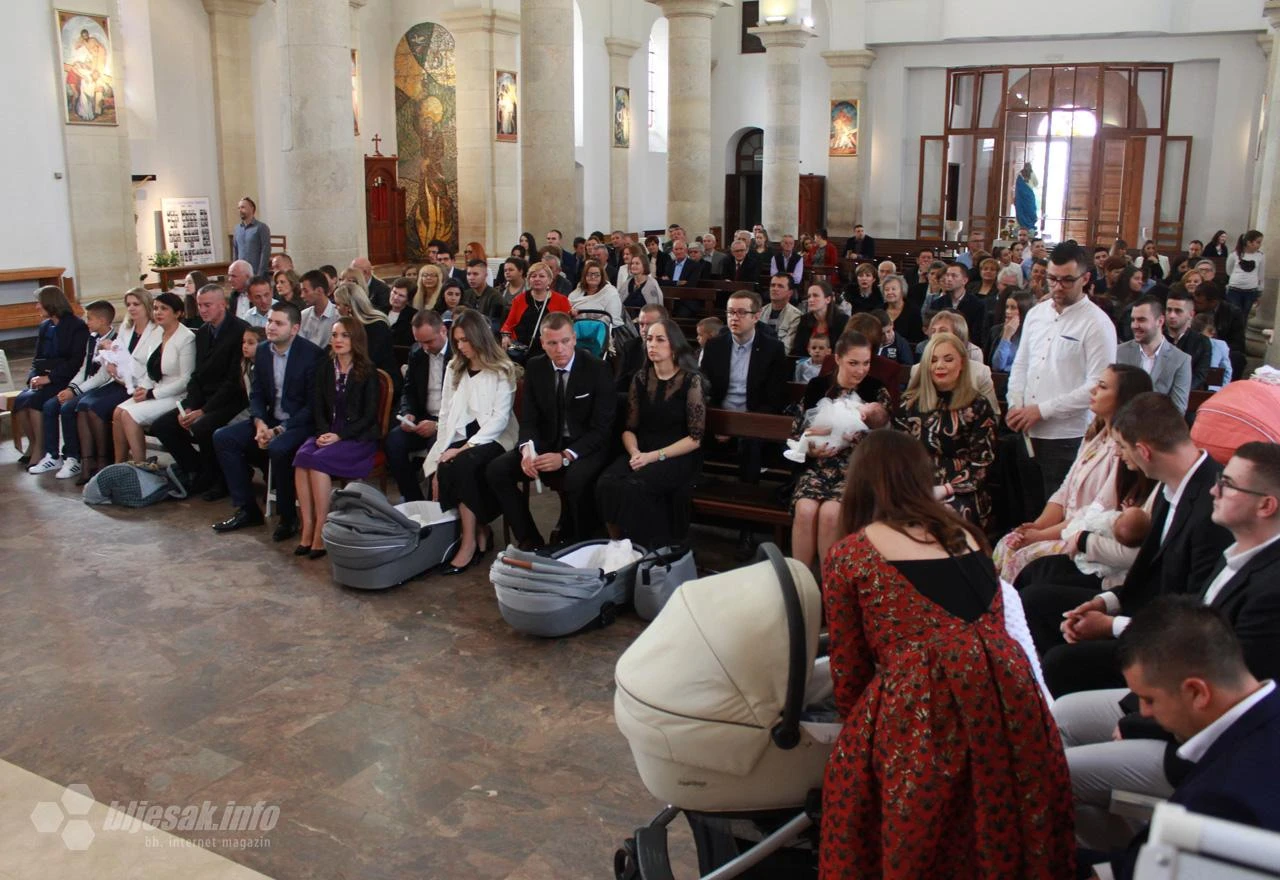 Široki Brijeg: U jednom danu kršteno devet beba