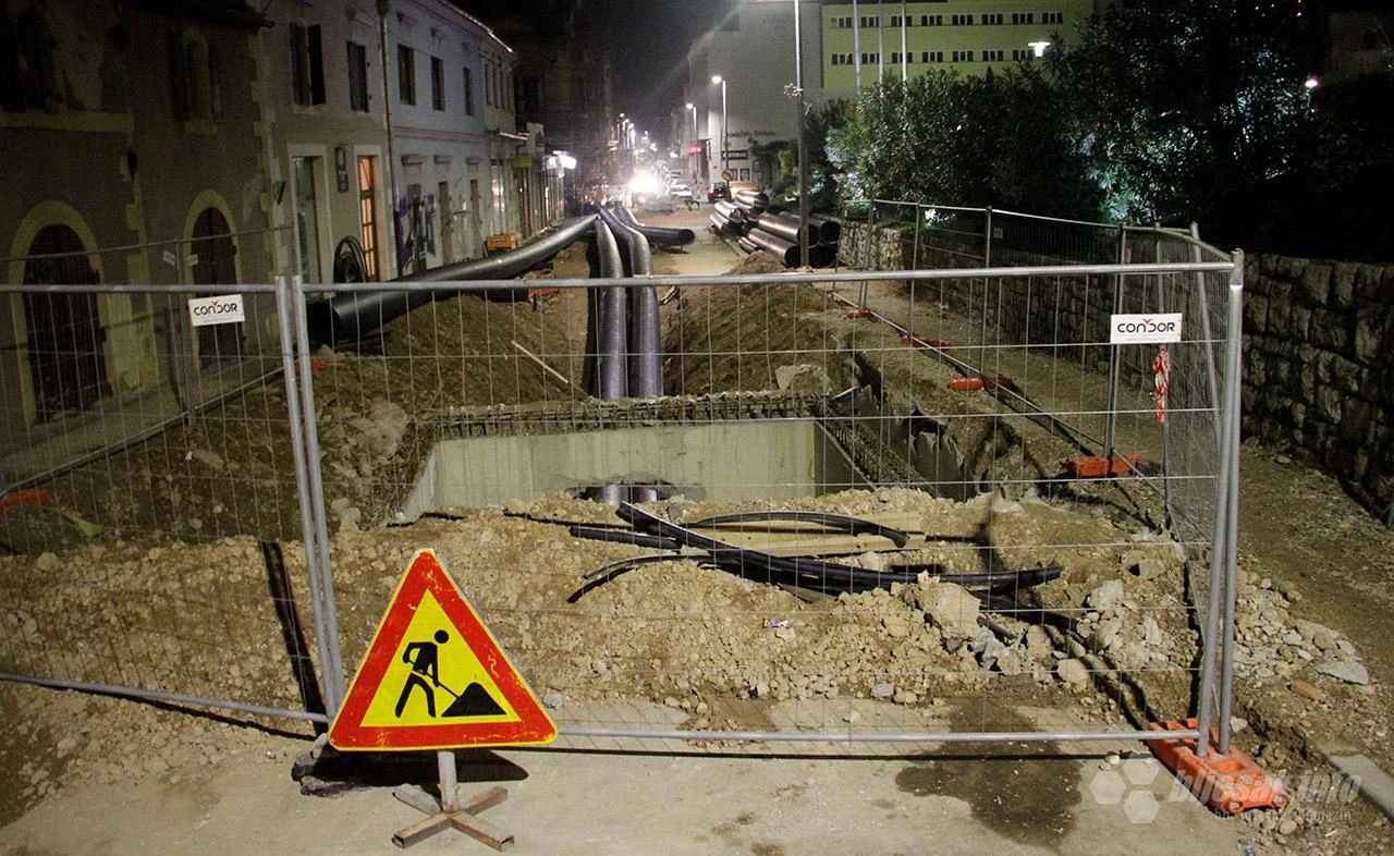 Vapaj iz Mostarskog teatra mladih: Siguran pristup nije osiguran, nekoliko ljudi je upalo u rupe