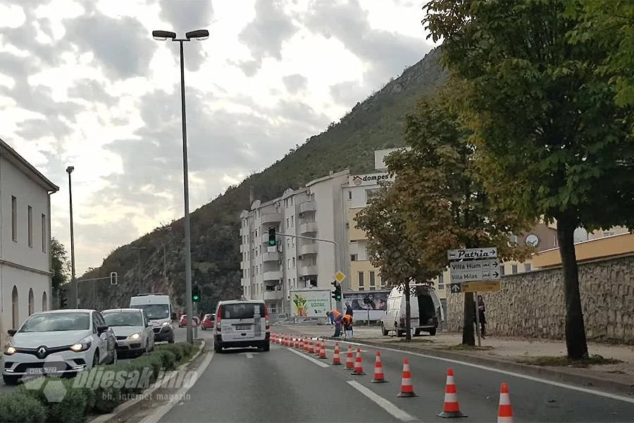 Mostar: Obilježavanje putne signalizacije ručnim valjkom!