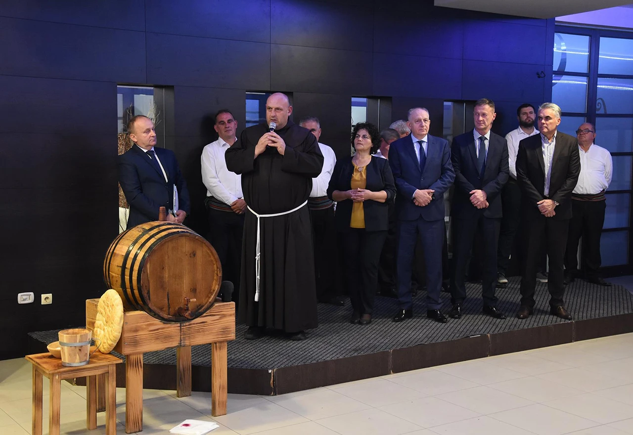 Blagoslovom i kušanjem mladog vina završila tradicionalna broćanska manifestacija