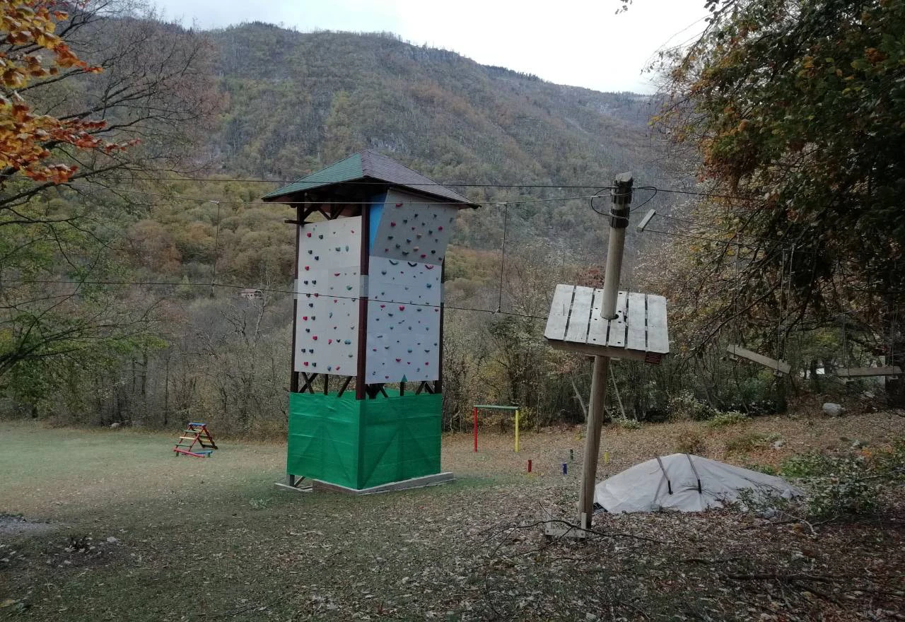 Oštećen izviđački centar na Boračkom jezeru