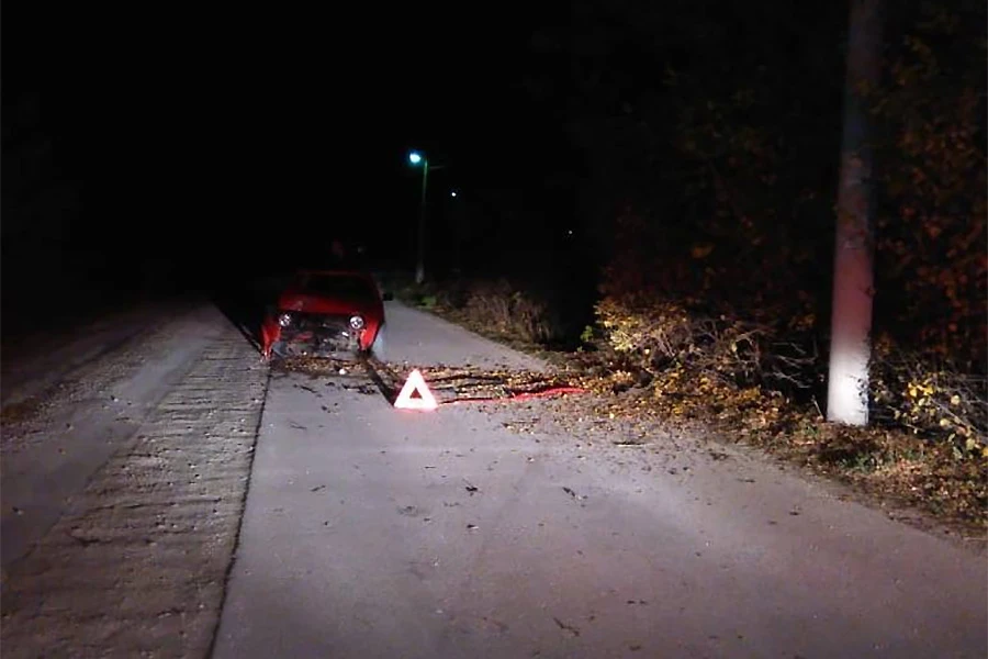 Prozor: Golfom udario u drvo, dvije osobe ozlijeđene