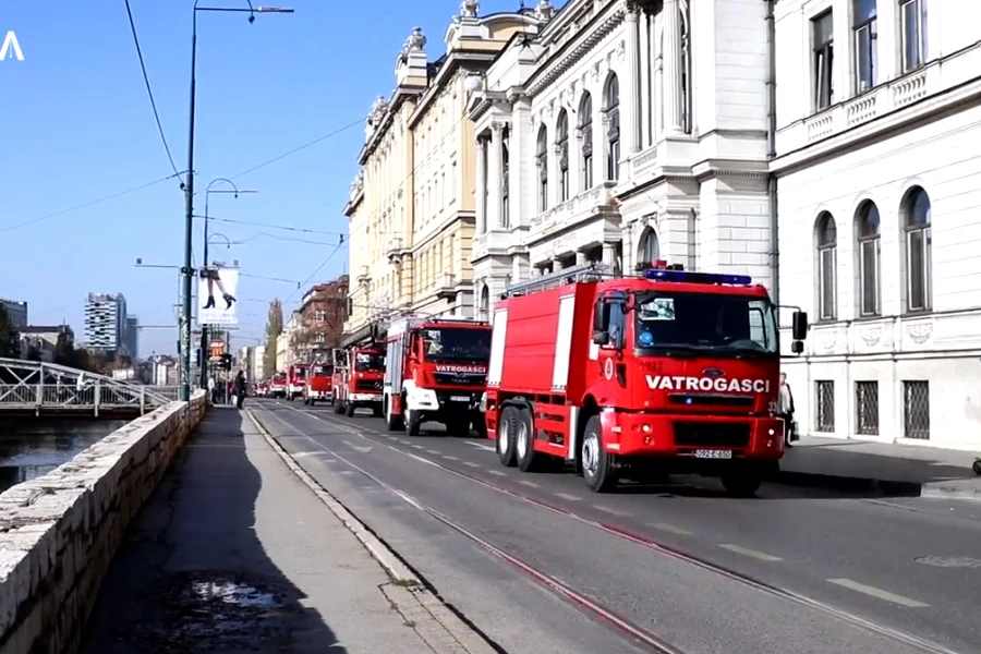 Svečani defile sarajevskih vatrogasaca povodom mjeseca zaštite od požara