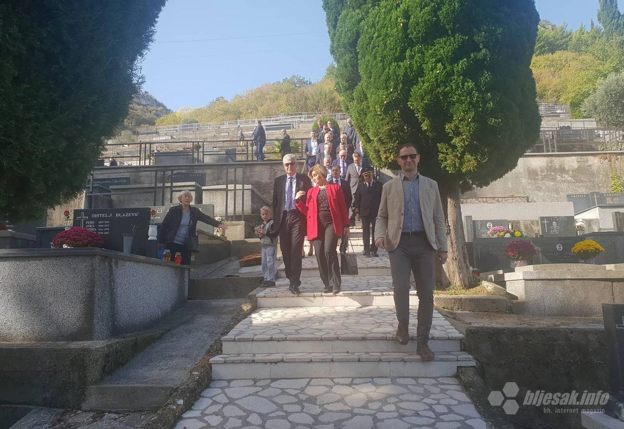 Položeni vijenci uoči blagdana Svih svetih i Dušnog dana 