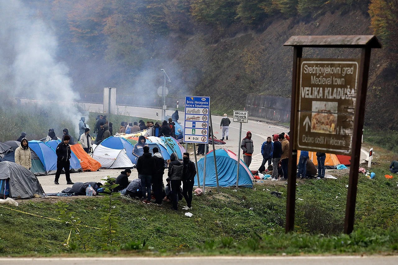 Migranti izmješteni, deblokada granice nakon sedam dana