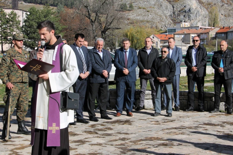 Livno: Odana počast poginulim i umrlim braniteljima i pripadnicima MUP-a
