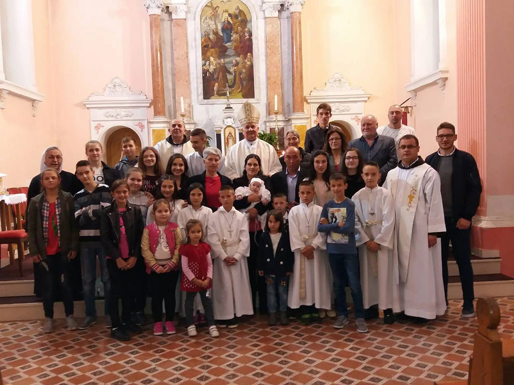 Biskup krstio sedmo dijete obitelji Kasalo