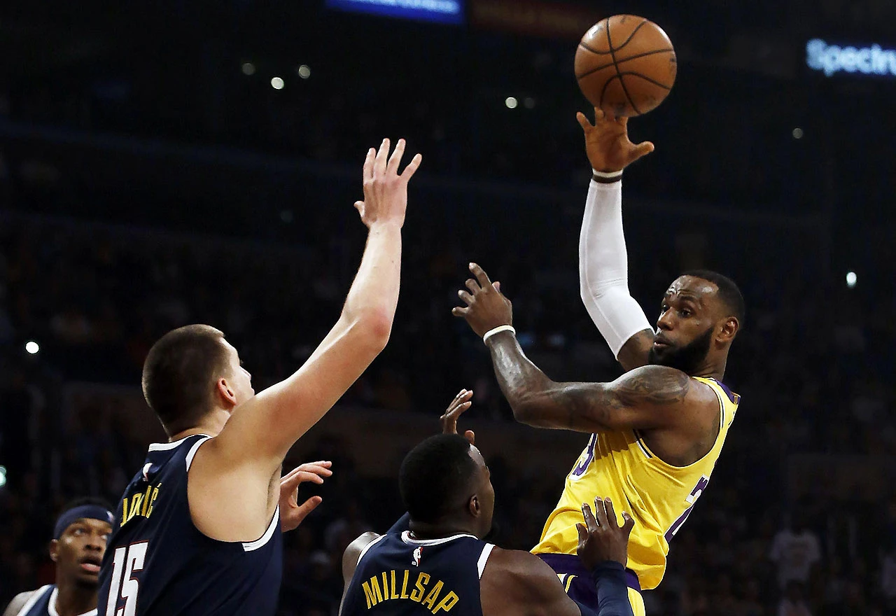 Prva domaća pobjeda i ''triple-double'' Jamesa u Lakersima