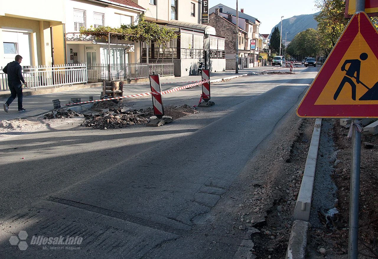 Prometovanje zatvorenom prometnicom: Za mostarske vozače zabrane ne vrijede