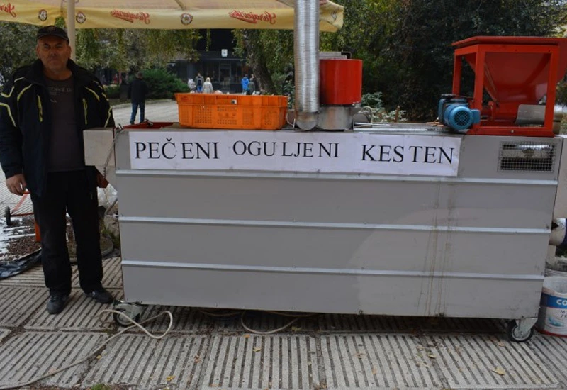 Mobilna kesten pržionica nudi oguljeni pečeni kesten koji ne prlja ruke