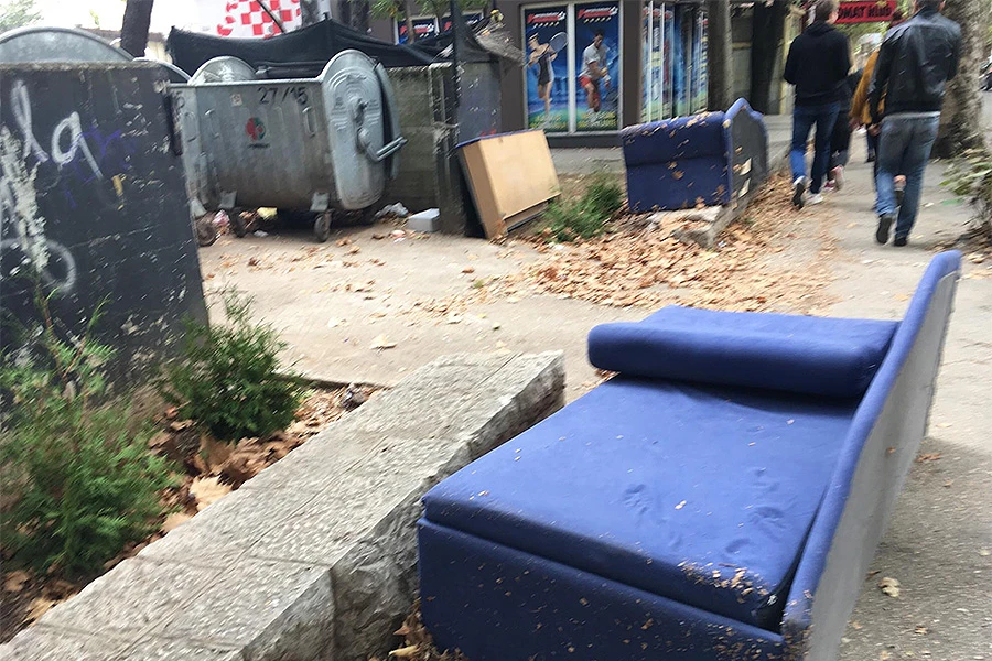 Još jedna kauč priča u Mostaru