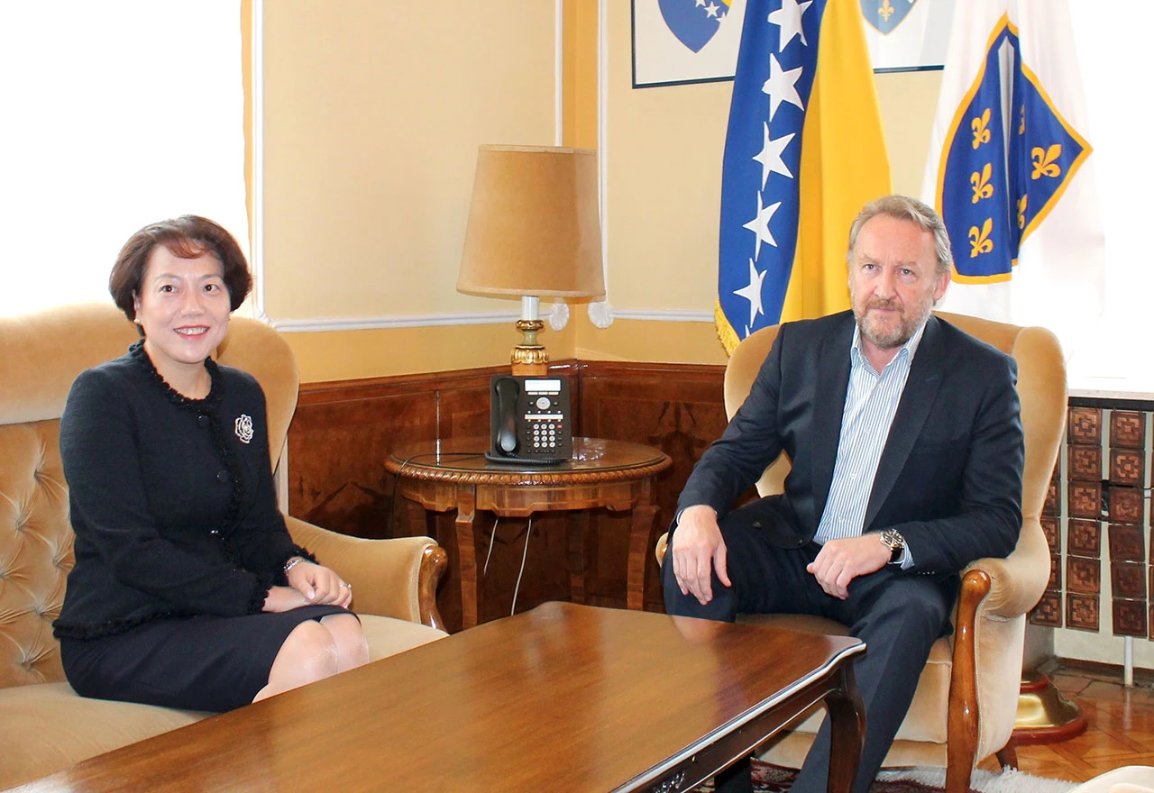 Izetbegović i Chen Bo: Važna je daljnja nazočnost OHR-a u BiH