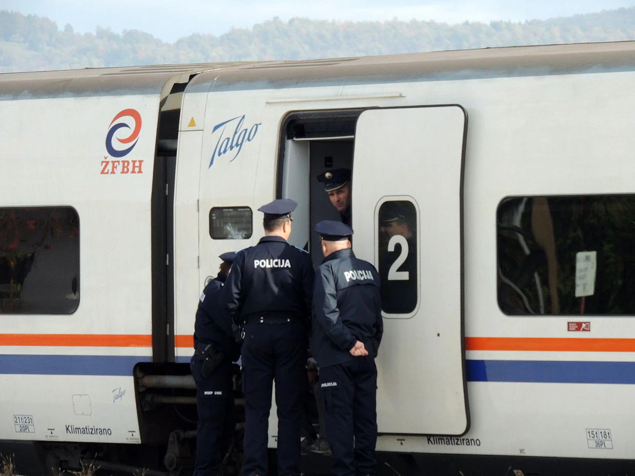 Migranti iz vlaka će autobusima biti odvezeni u Ušivak