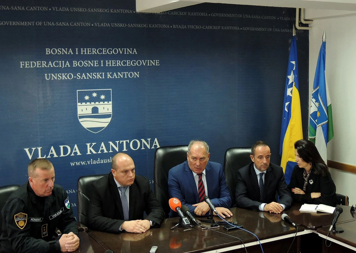Mektić i Vlada USK dogovorili: Migrante izmjestiti iz urbanih dijelova