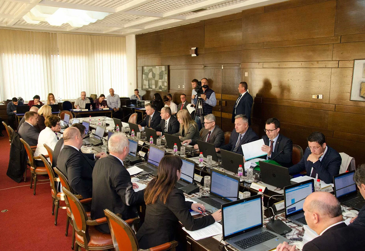 Ministri iz HDZ-a stigli na sjednicu