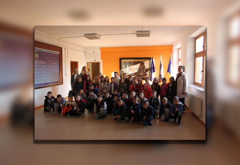 Osnovci obišli zgradu općine i poželjeli biti načelnici