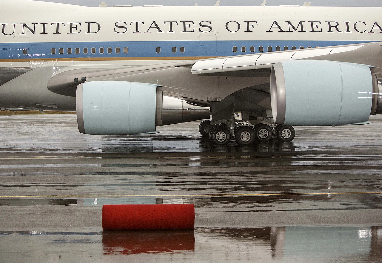 Zapalio se avion Melanije Trump