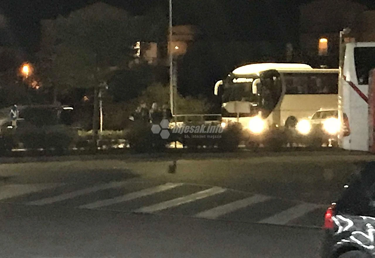 Široki Brijeg: Autobus iskrcao putnike na kružnom toku