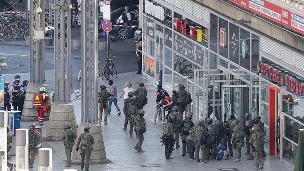  Okončana talačka kriza na željezničkoj stanici u Kolnu, otmičar savladan