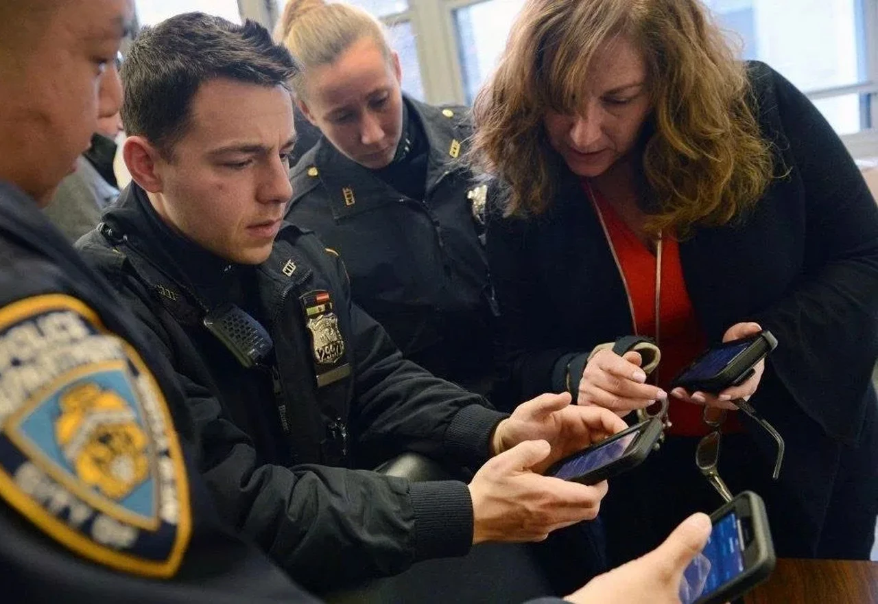 Policajcima se ne preporučuje gledanje u ekrane Appleovih telefona