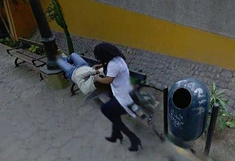 Pregledavao Google Street View pa pronašao suprugu sa drugim muškarcem