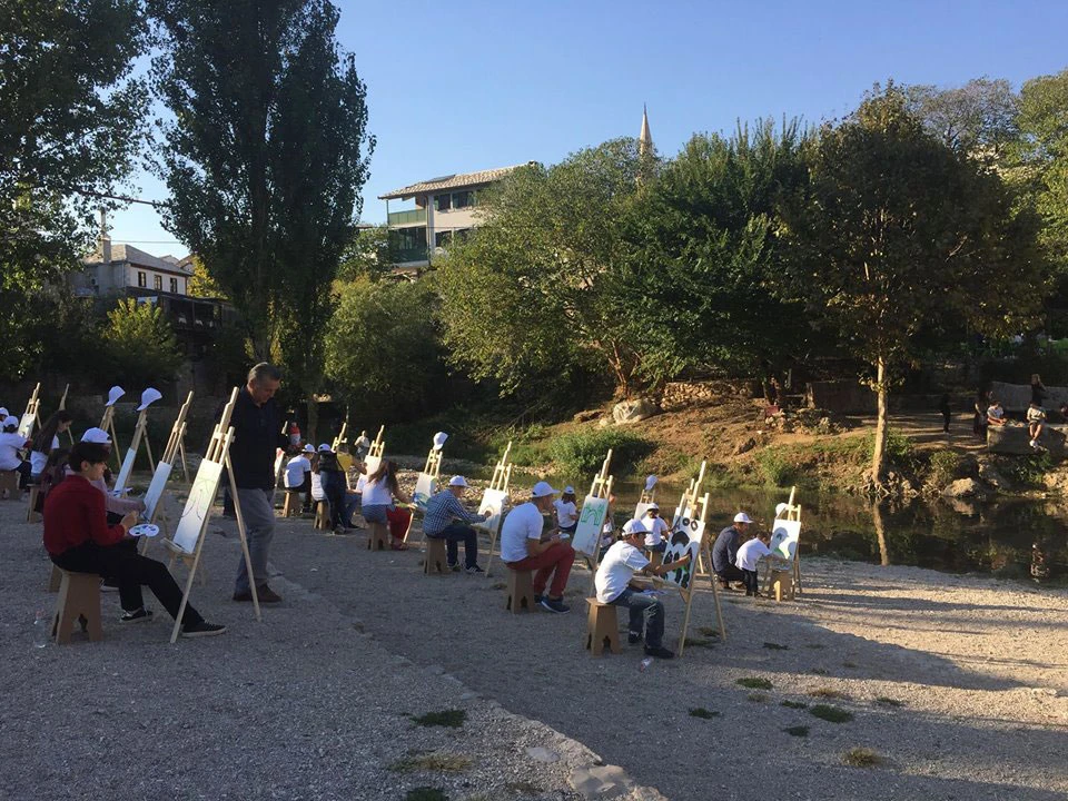 Inkluzivna likovna kolonija ispod Starog mosta
