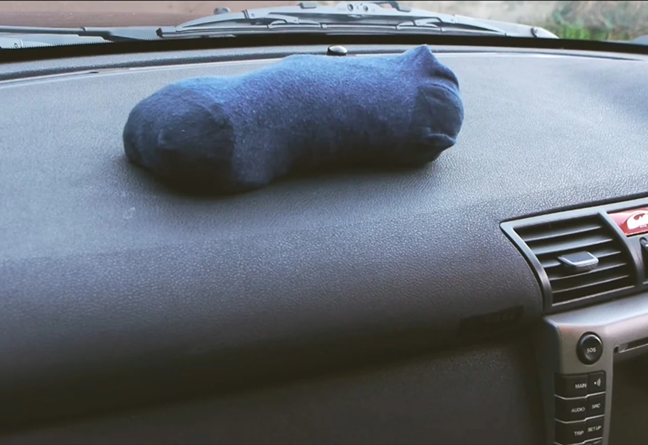 Čemu služe čarape na kontrolnoj ploči automobila?