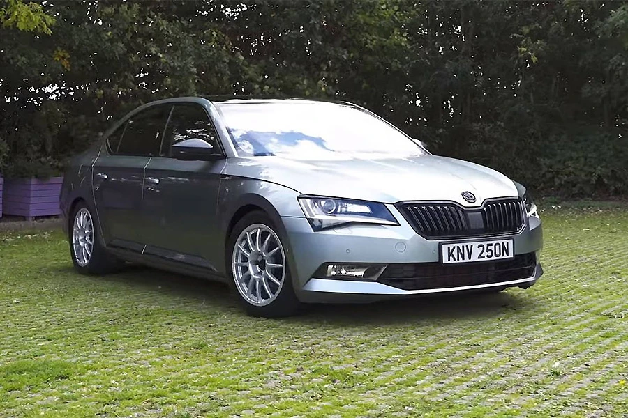 VIDEO | Škoda Superb: Od 0 do 100 km/h za tri sekunde