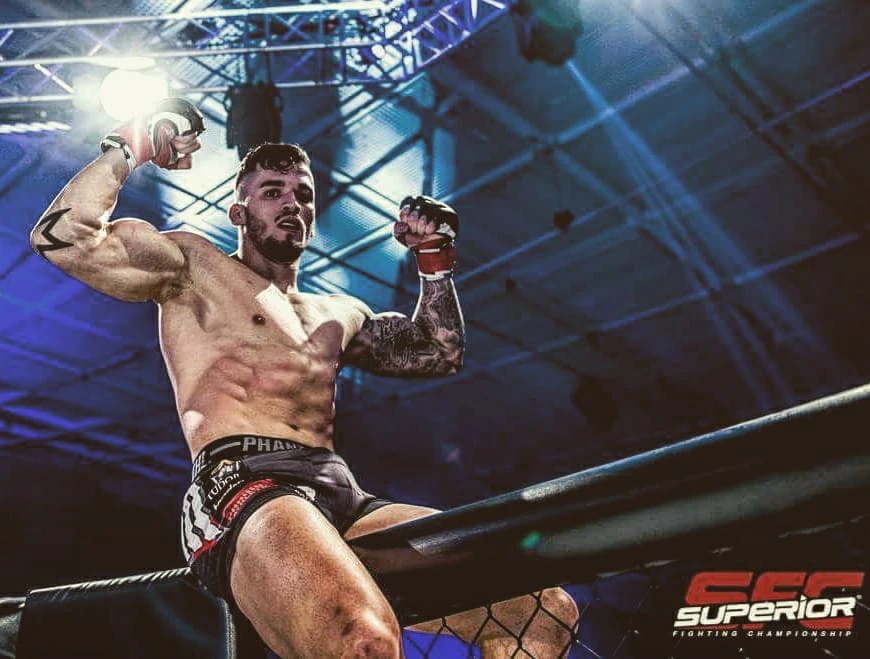 Roberto Soldić brutalno nokautirao Du Plessisa i osvojio pojas KSW prvaka