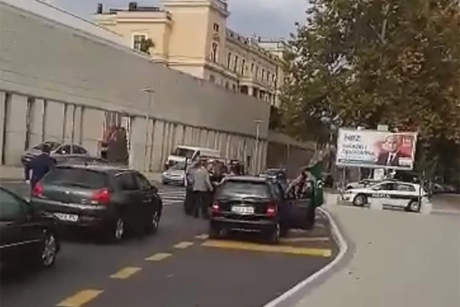 Mostar: Pucao iz vozila, policija ga pustila jer pištolj nije pravi?!