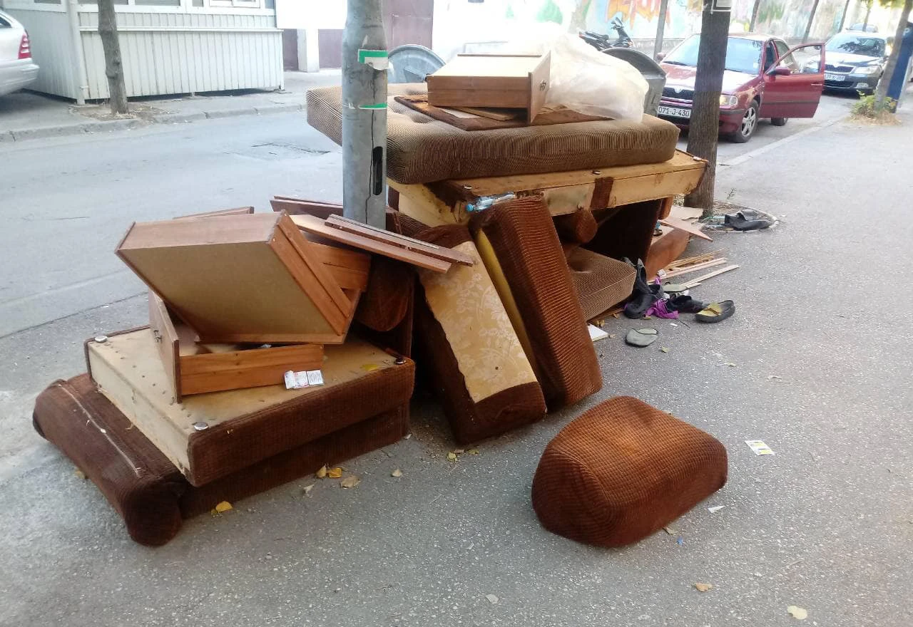 Komunalci prijavljuju inspekciji Mostarce koji bacaju krupni otpad