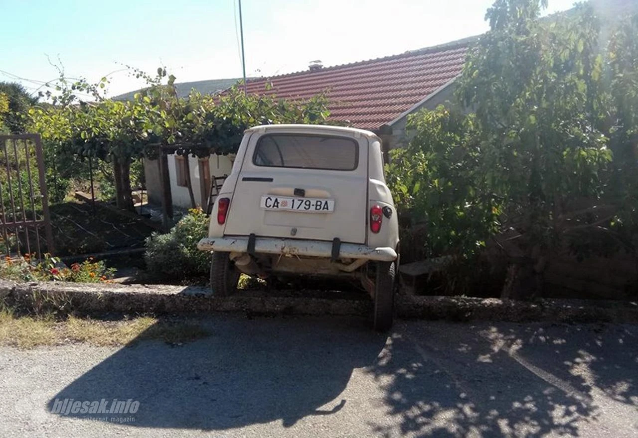 Čapljina: Renault sa tablicama Herceg-Bosne sletio u dvorište kuće