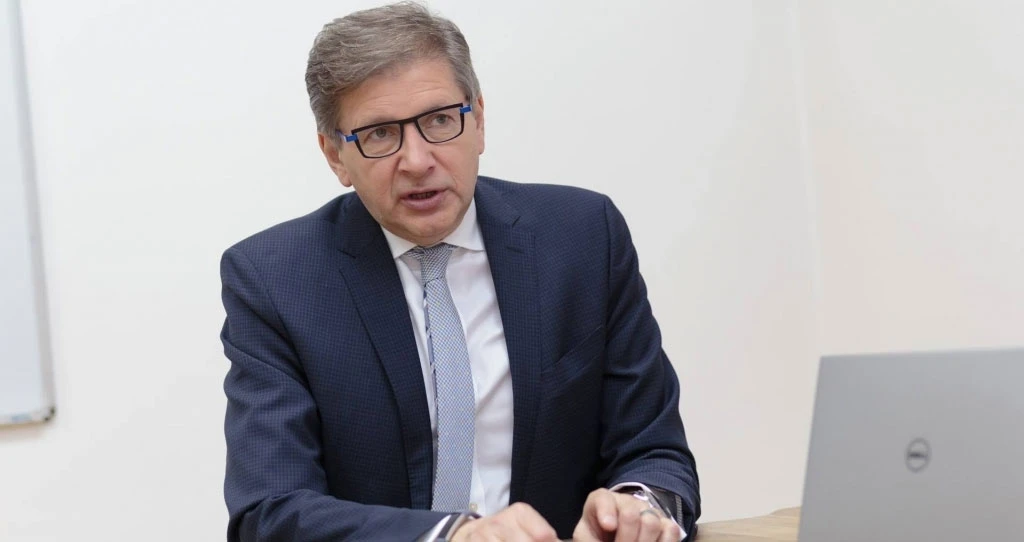 Predstavio se i otišao: Mirsad Hadžikadić napustio debatnu emisiju na FTV-u