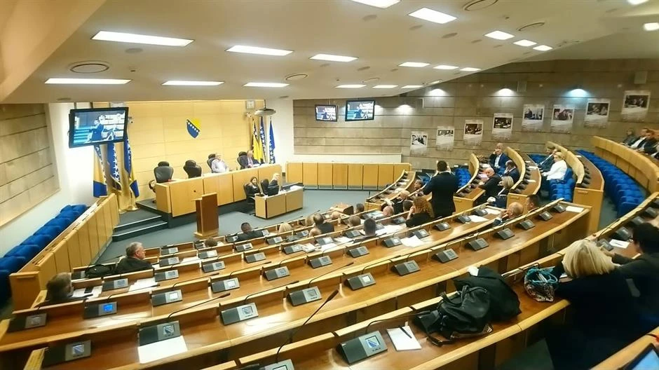 Dom naroda: Bradara završila sjednicu, pobunili se izaslanici iz drugih klubova