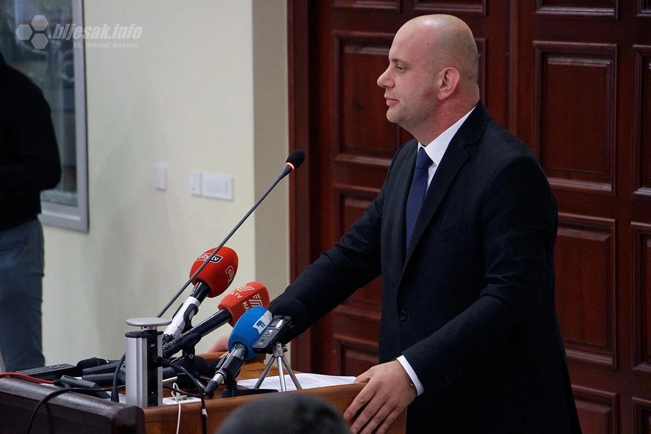 Razilaženje pred kraj: Što s ravnateljem policije?
