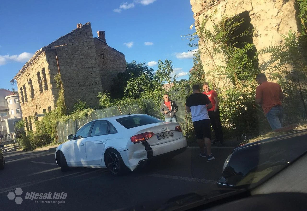 Sudar Audija i Mercedesa na Bulevaru