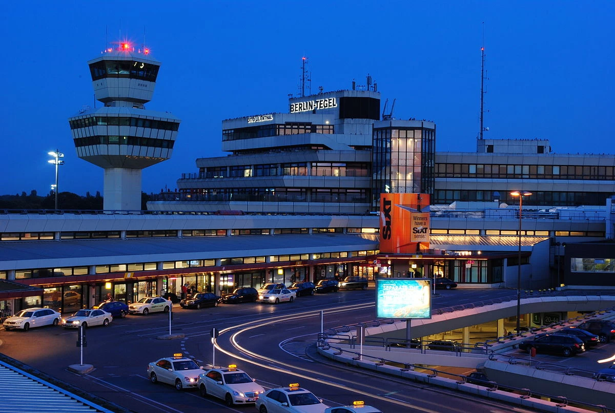 Berlin: Uhićen na aerodromu zbog sumnjivog prsluka, prijetio bocom