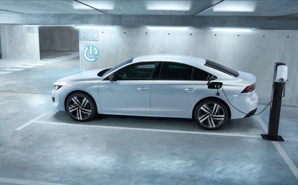 Novi motori PLUG-IN HYBRID Marke PEUGEOT: Čista energija!