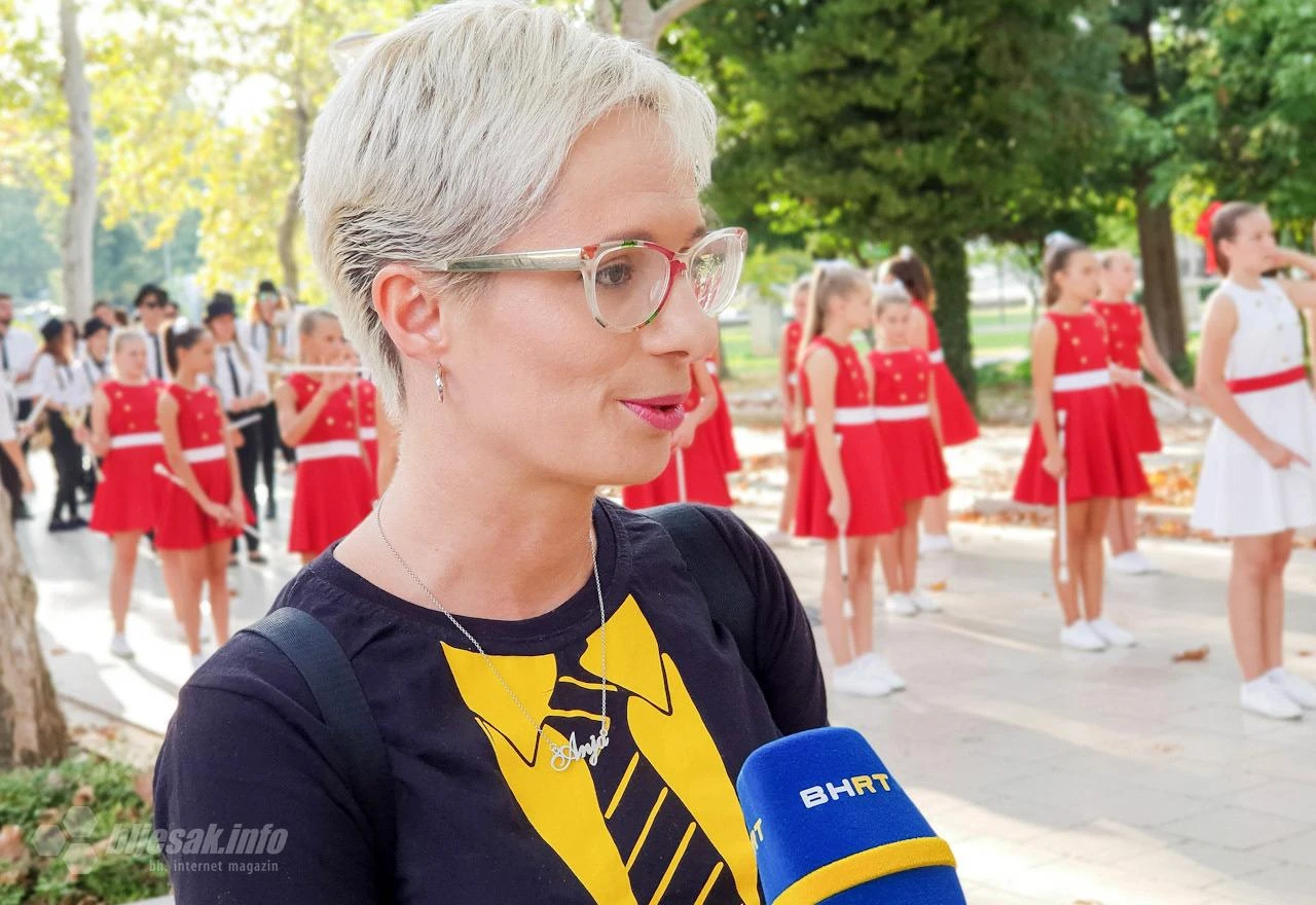 Mažoretkinje uz zvuke Limene glazbe prodefilirale Mostarom