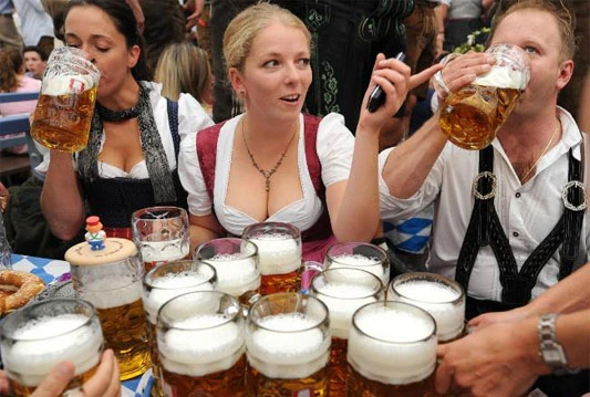 Biti konobarica na Oktoberfestu: Nema bolova, klonulosti, mučnine